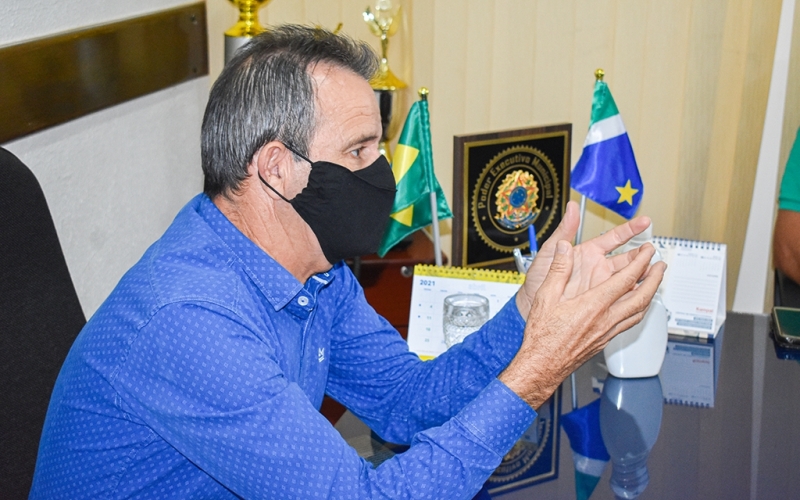 PREFEITO RECEBEU A VISITA DE CONSULTORES DO SEBRAE/MS